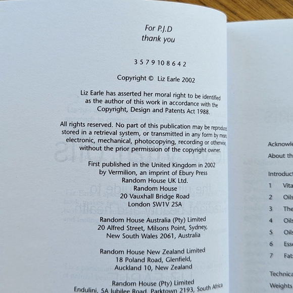 New Vital Oils: The Ultimate Guide to Radiant Beauty and Health By Liz Earle - Picture 3 of 5